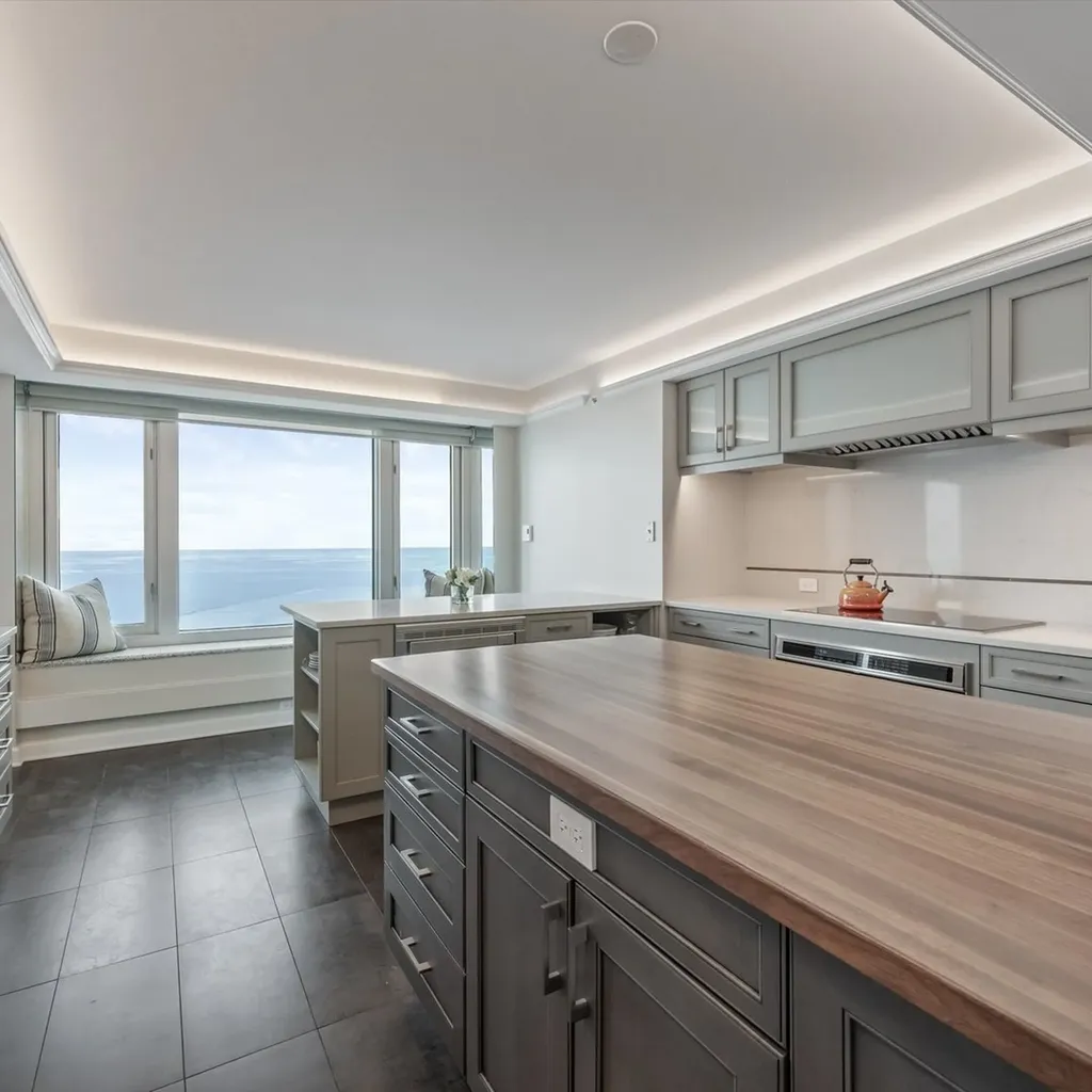 132 East Delaware Place Chicago IL 60611
