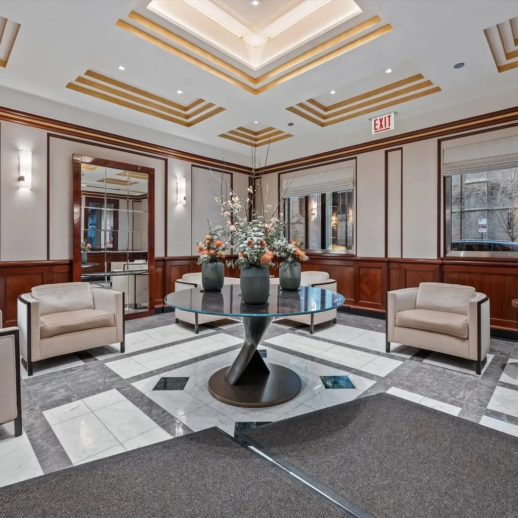 132 East Delaware Place Chicago IL 60611