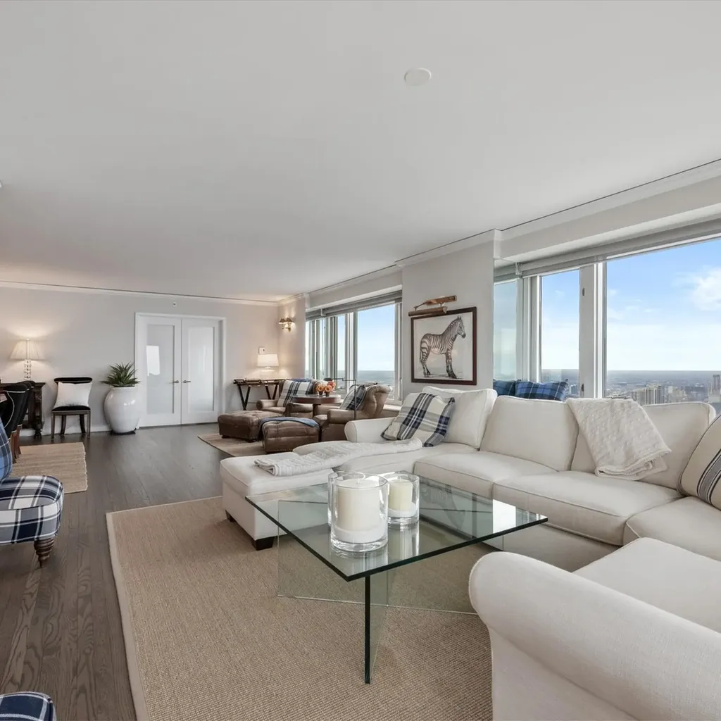 132 East Delaware Place Chicago IL 60611