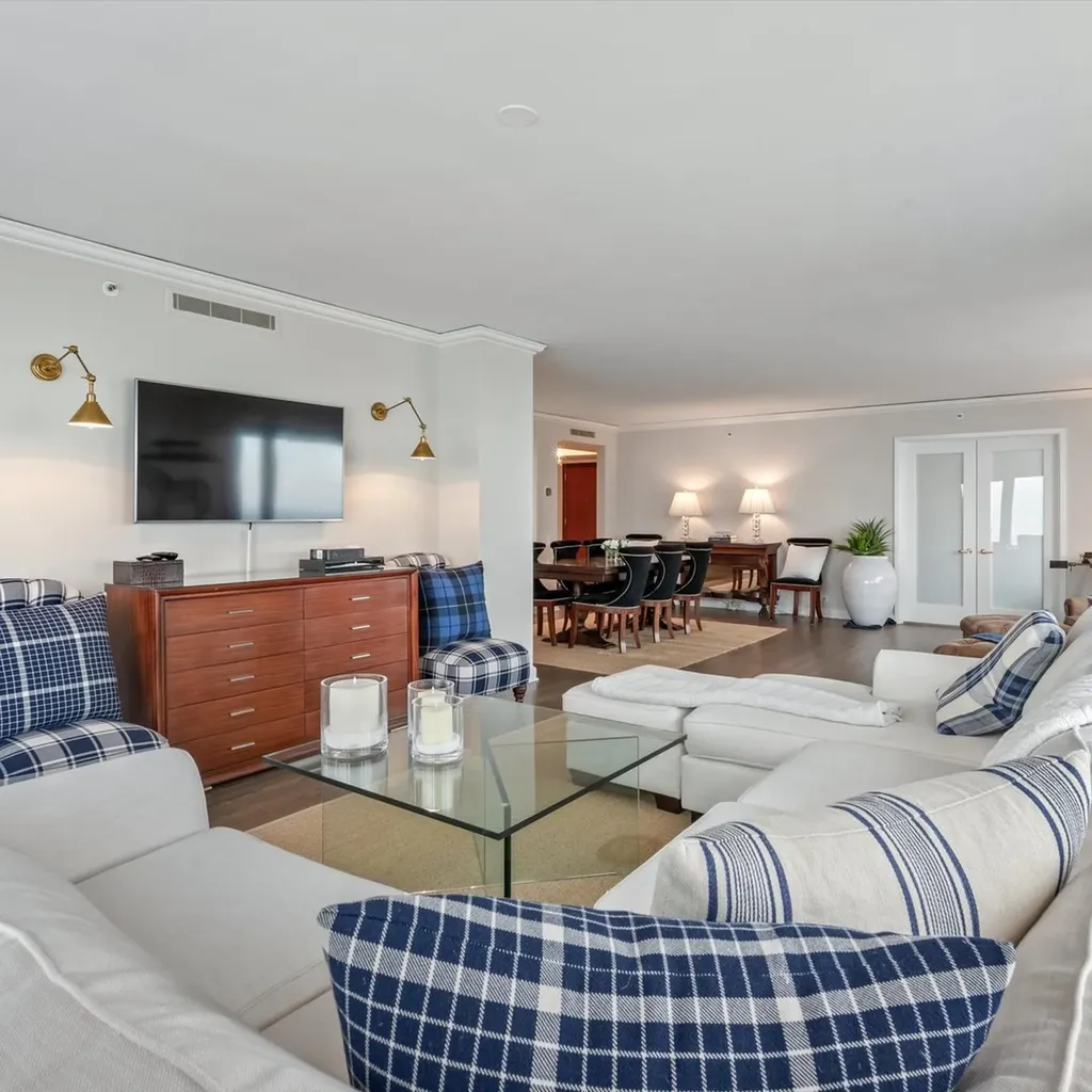 132 East Delaware Place Chicago IL 60611