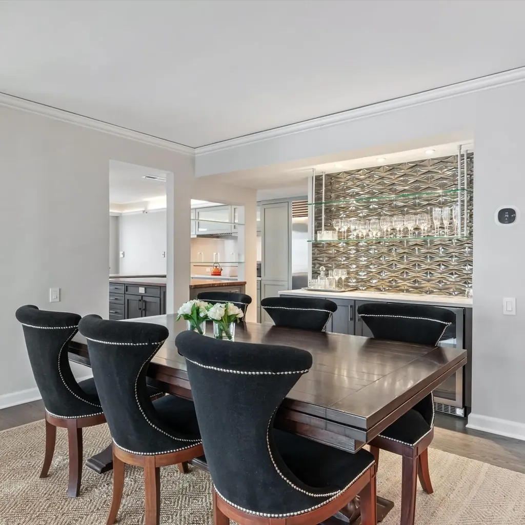 132 East Delaware Place Chicago IL 60611
