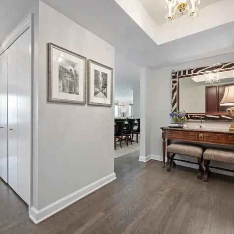 132 East Delaware Place Chicago IL 60611