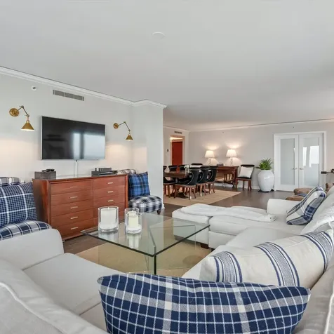 132 East Delaware Place Chicago IL 60611
