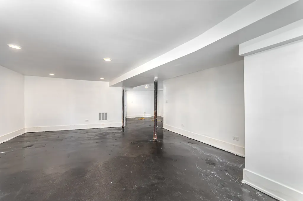 6336 South Eberhart Avenue Chicago IL 60637