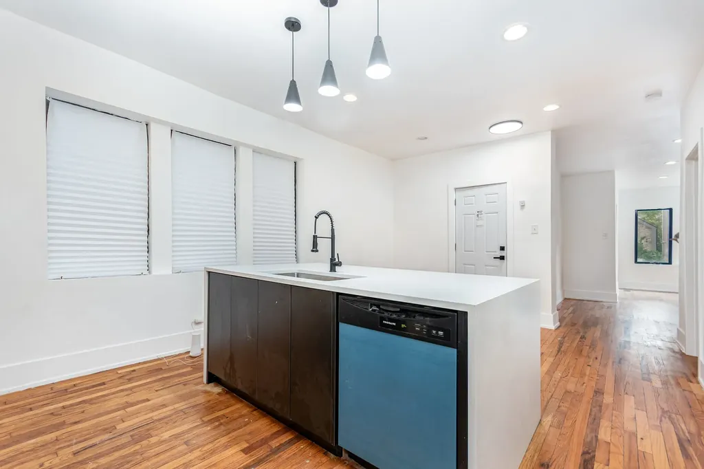 6336 South Eberhart Avenue Chicago IL 60637