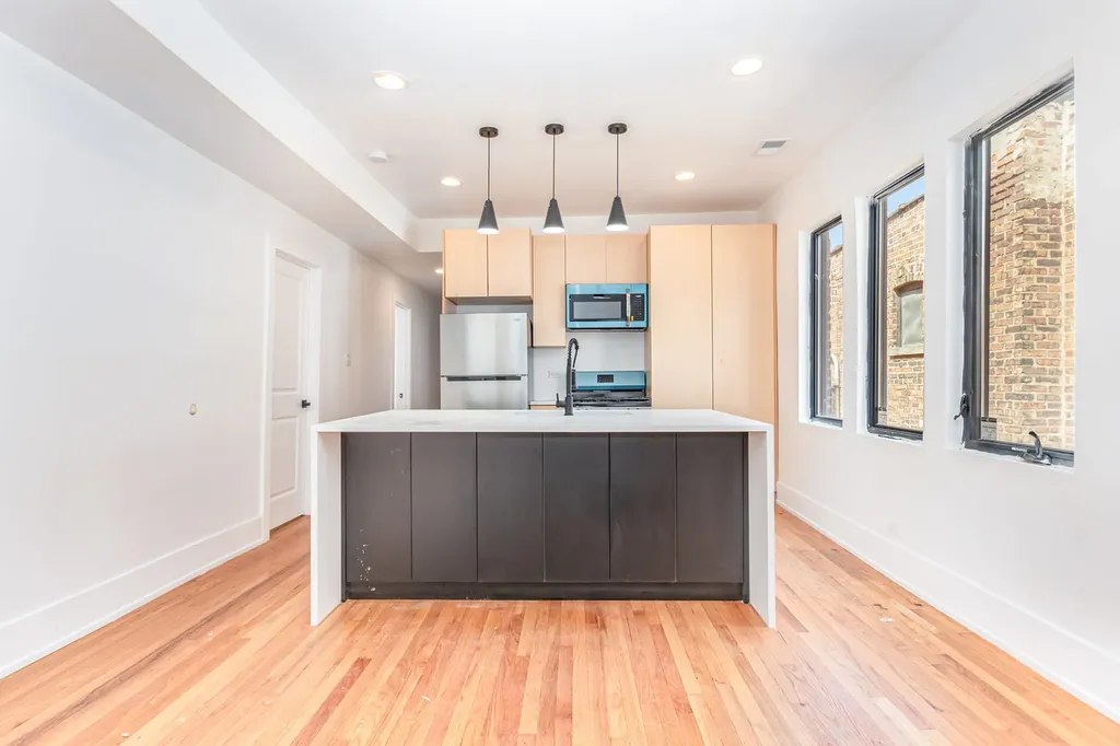 6336 South Eberhart Avenue Chicago IL 60637