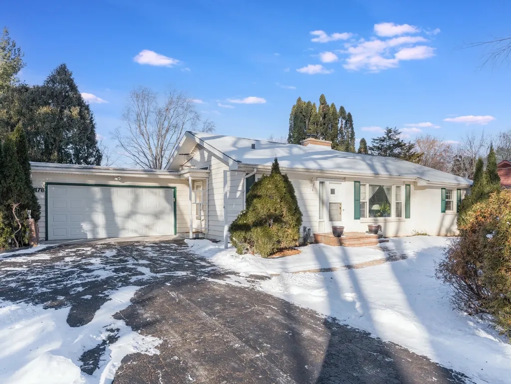 178 Brookhill Road Libertyville IL 60048