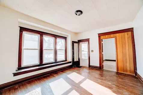 312 North 4th Street Watseka IL 60970