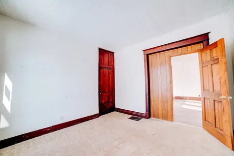 312 North 4th Street Watseka IL 60970