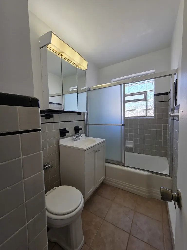 2044 East 72nd Place Chicago IL 60649