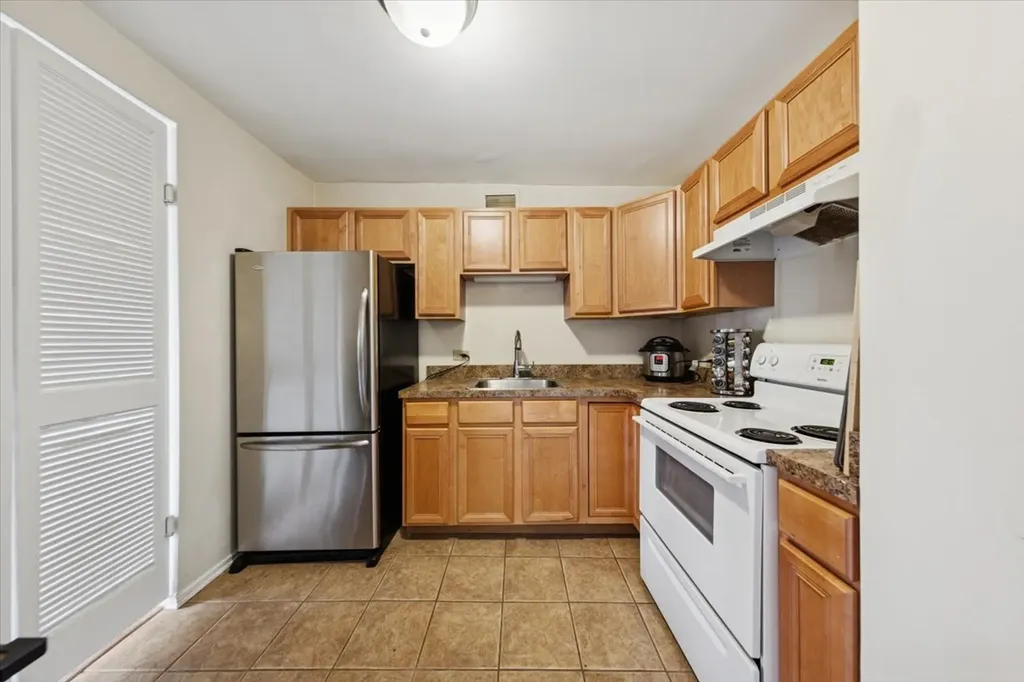 2020 North Lincoln Park West Chicago IL 60614