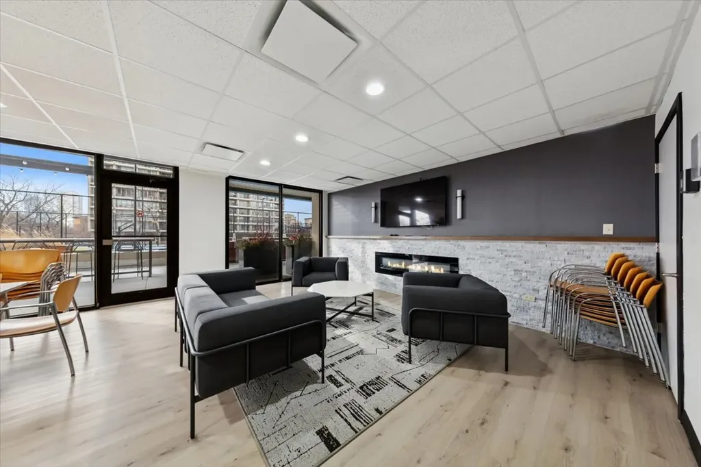 2020 North Lincoln Park West Chicago IL 60614