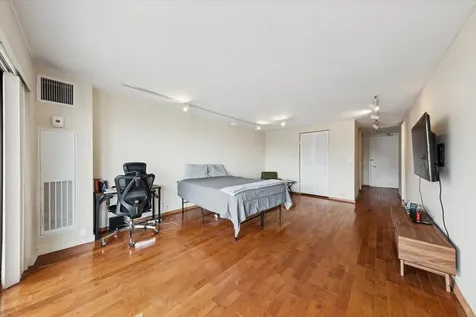 2020 North Lincoln Park West Chicago IL 60614