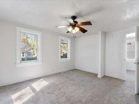 1186 24TH Street Moline IL 61265
