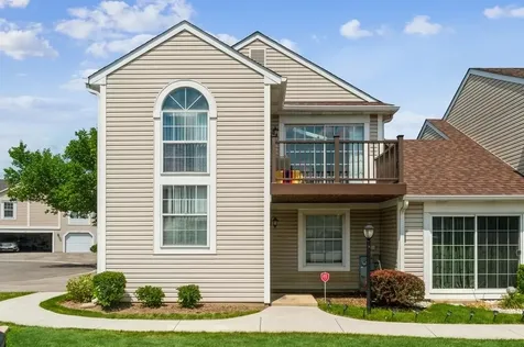 634 Le Parc Circle Buffalo Grove IL 60089