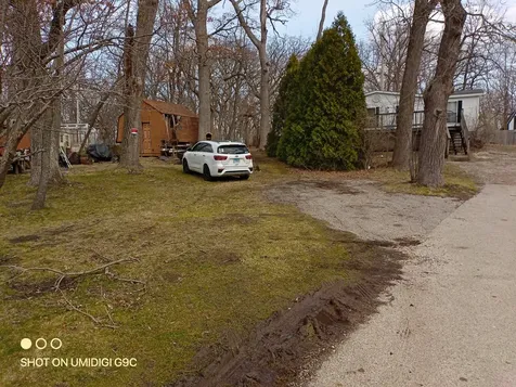 27 Oyster Bay Lakemoor IL 60051