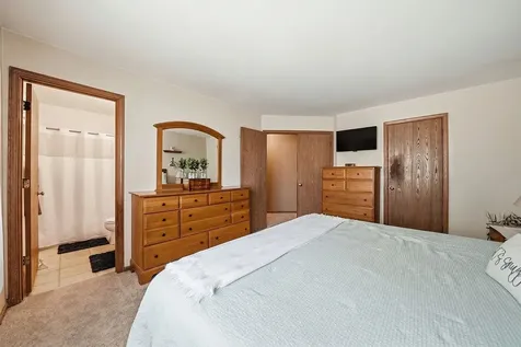 1445 Bridgedale Road Crystal Lake IL 60014