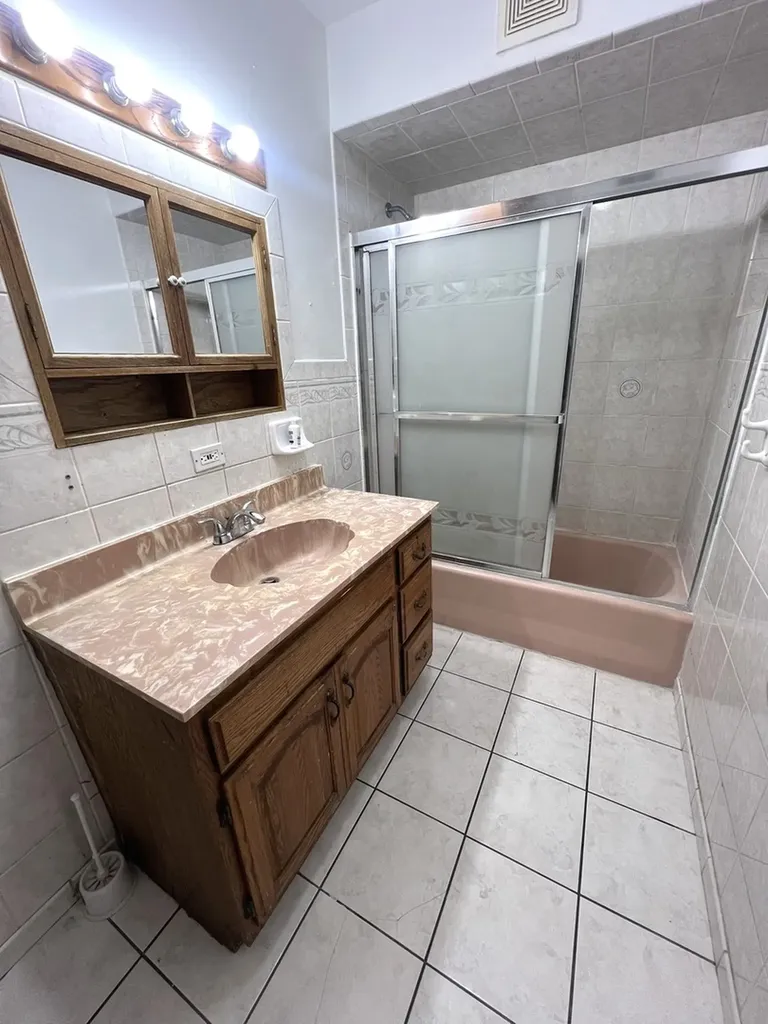 4601 West 82nd Street Chicago IL 60652