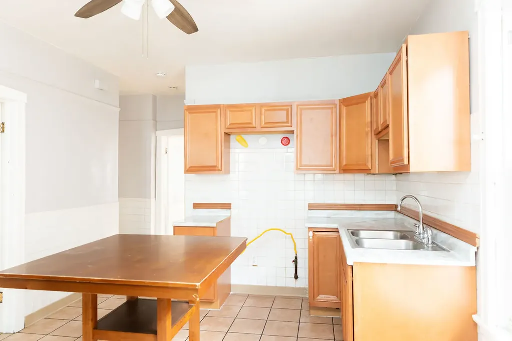 5752 South Whipple Street Chicago IL 60629