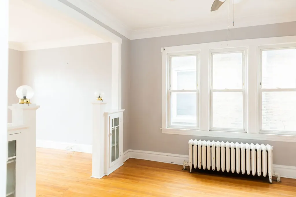 5752 South Whipple Street Chicago IL 60629