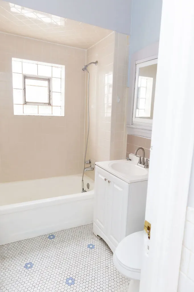 5752 South Whipple Street Chicago IL 60629