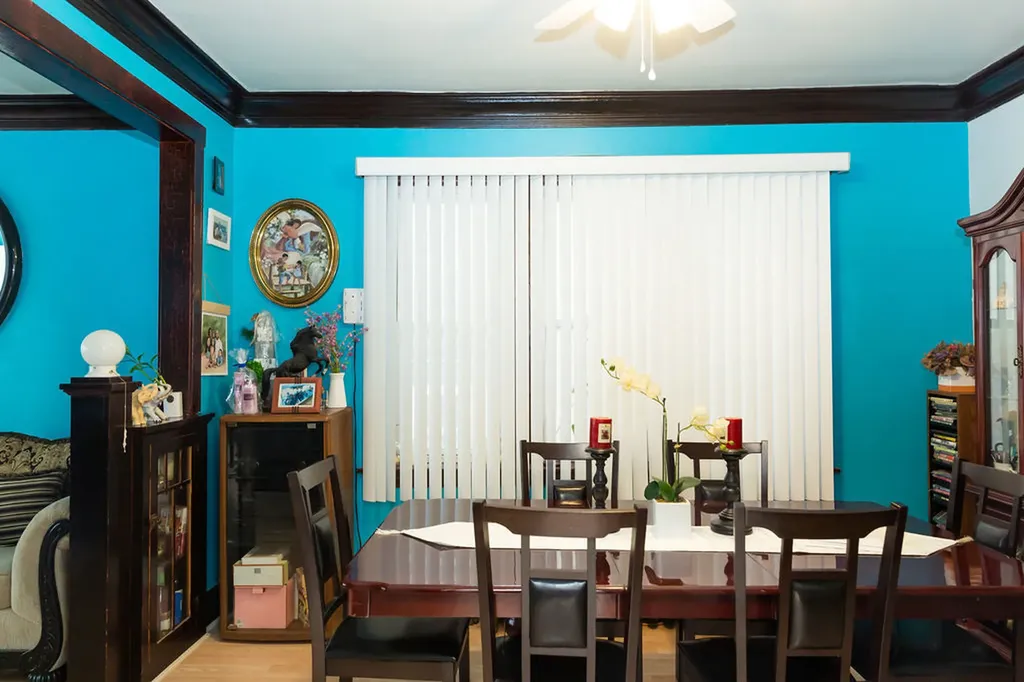 5752 South Whipple Street Chicago IL 60629