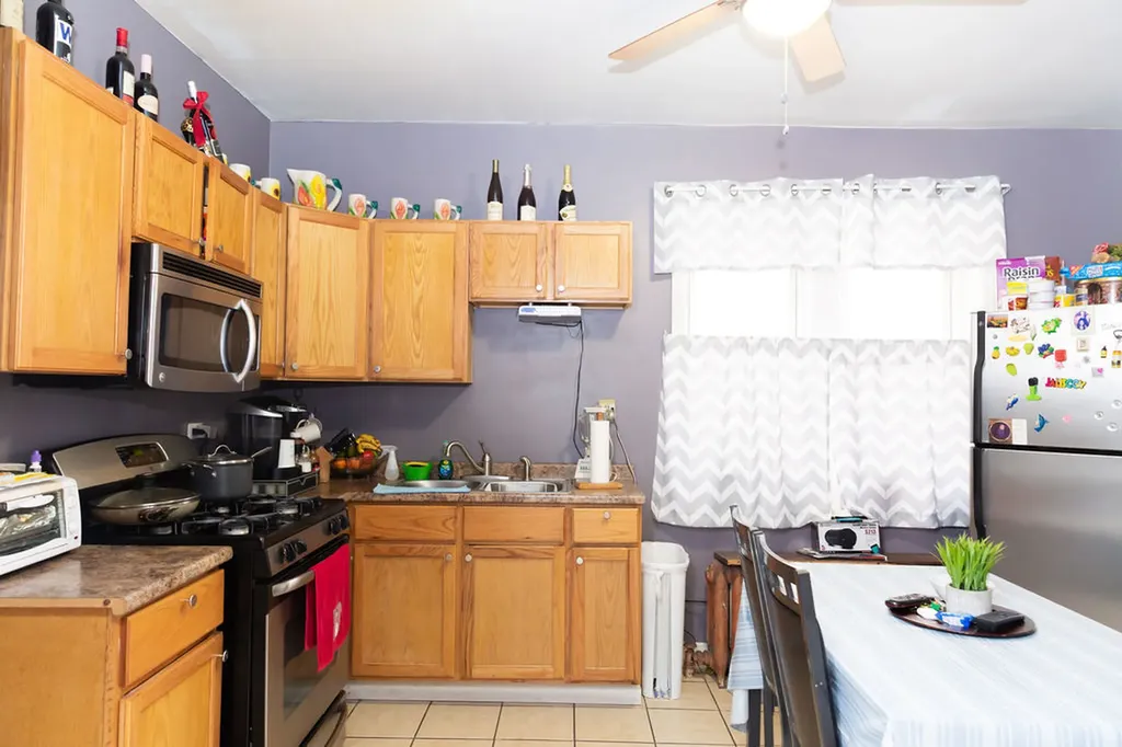 5752 South Whipple Street Chicago IL 60629