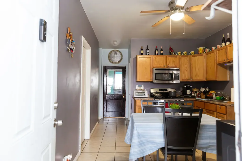 5752 South Whipple Street Chicago IL 60629