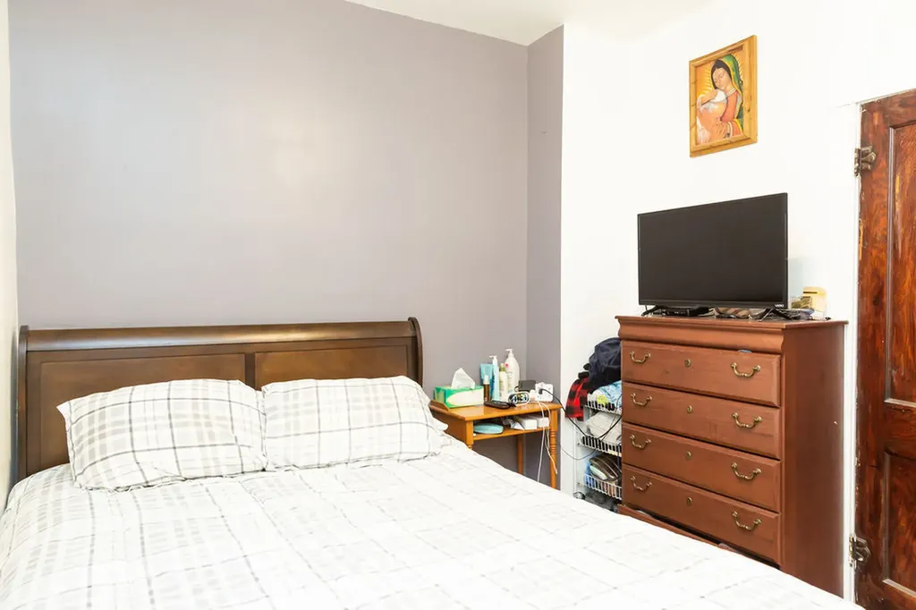 5752 South Whipple Street Chicago IL 60629