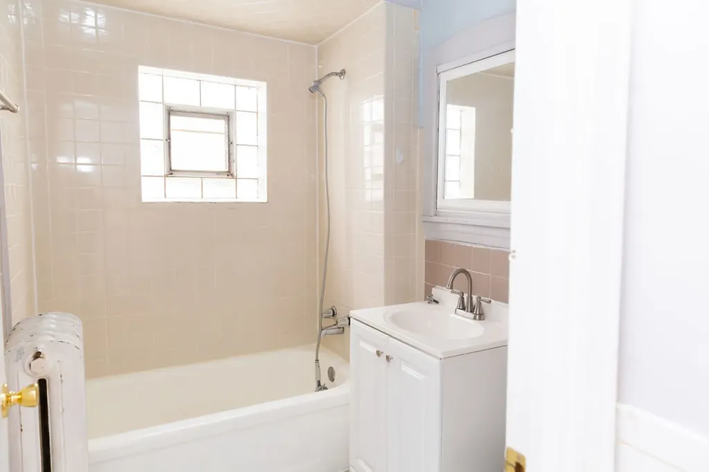 5752 South Whipple Street Chicago IL 60629