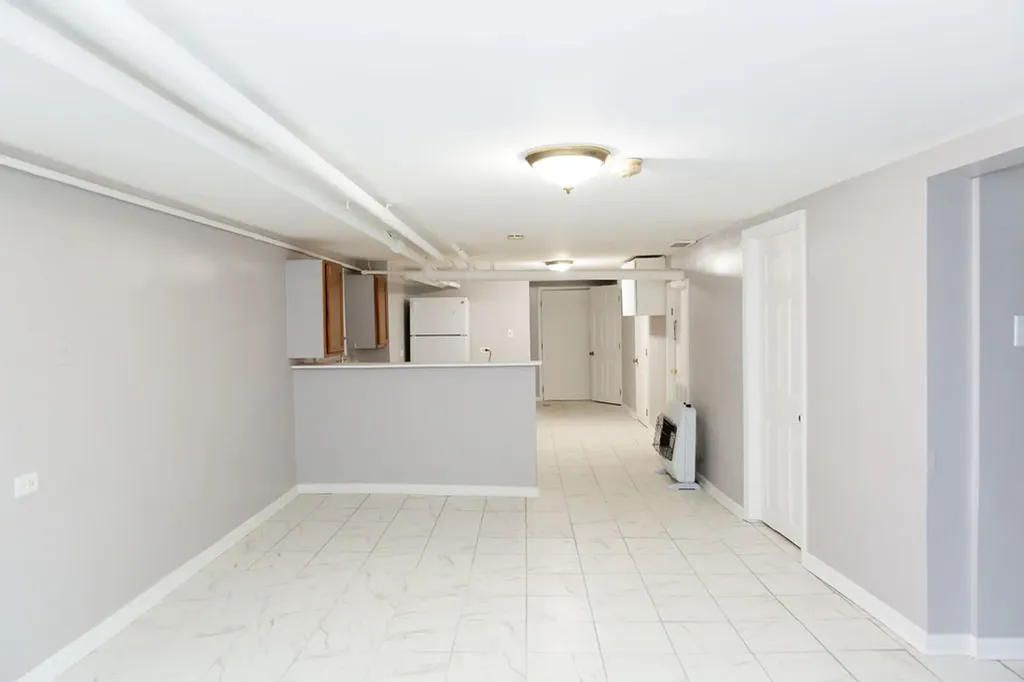 5752 South Whipple Street Chicago IL 60629