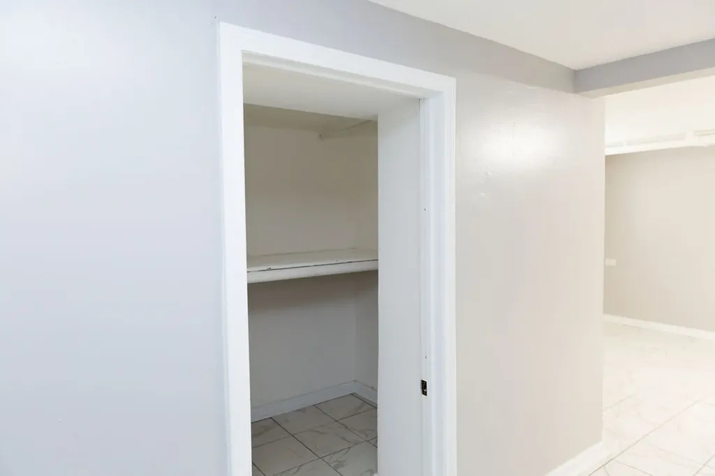 5752 South Whipple Street Chicago IL 60629