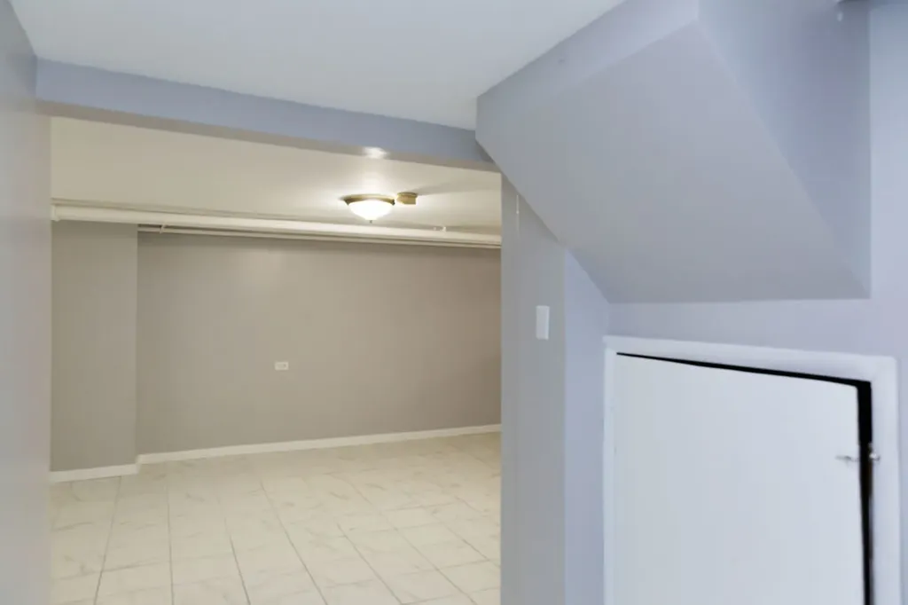5752 South Whipple Street Chicago IL 60629