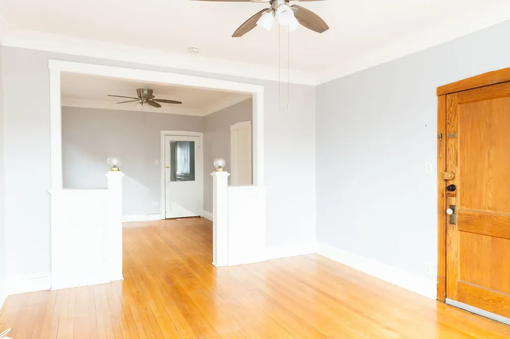 5752 South Whipple Street Chicago IL 60629