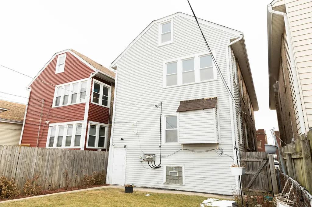 5752 South Whipple Street Chicago IL 60629