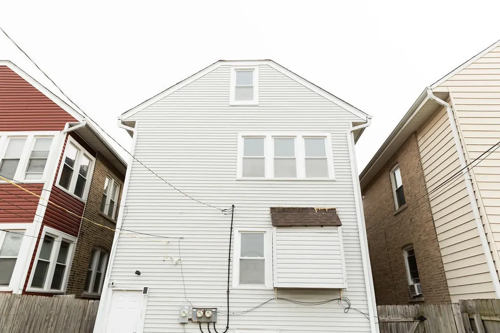 5752 South Whipple Street Chicago IL 60629