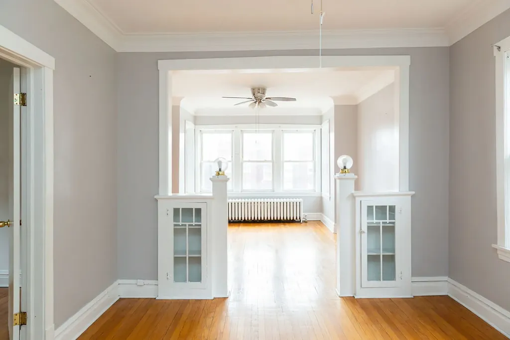 5752 South Whipple Street Chicago IL 60629