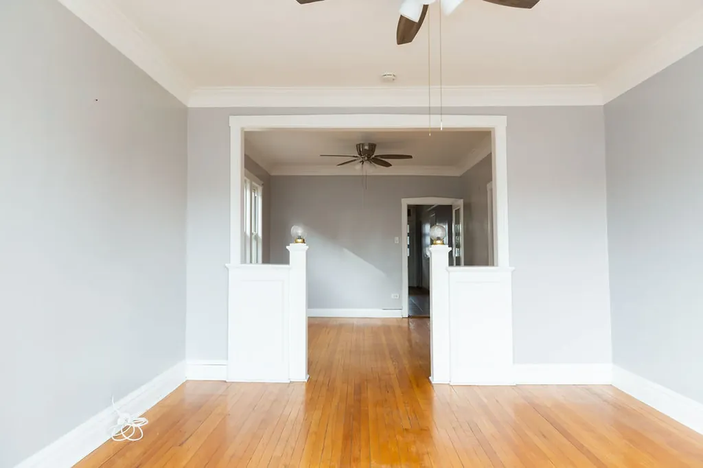 5752 South Whipple Street Chicago IL 60629