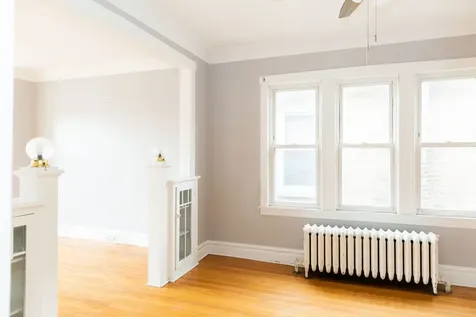 5752 South Whipple Street Chicago IL 60629