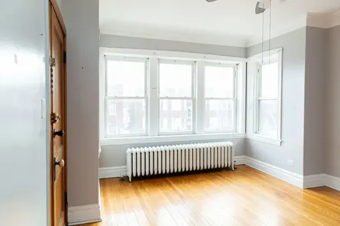 5752 South Whipple Street Chicago IL 60629