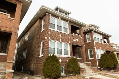 5752 South Whipple Street Chicago IL 60629