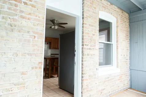 5752 South Whipple Street Chicago IL 60629