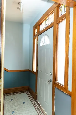 5752 South Whipple Street Chicago IL 60629