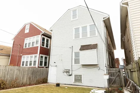 5752 South Whipple Street Chicago IL 60629