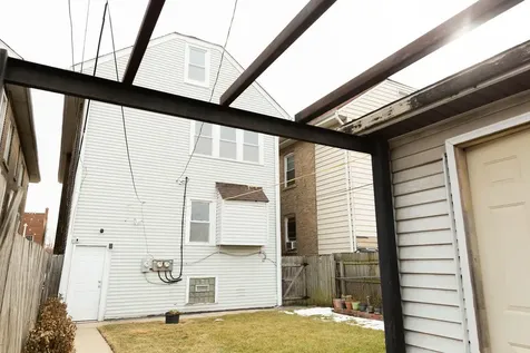 5752 South Whipple Street Chicago IL 60629