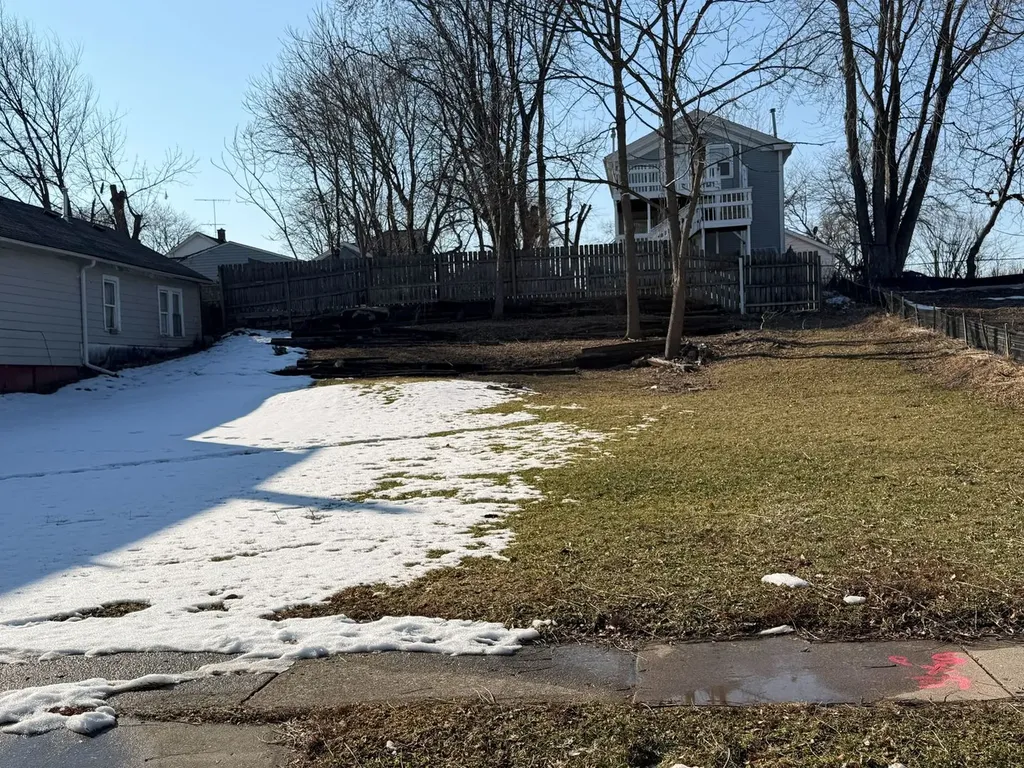 312 Oak Street Waukegan IL 60085