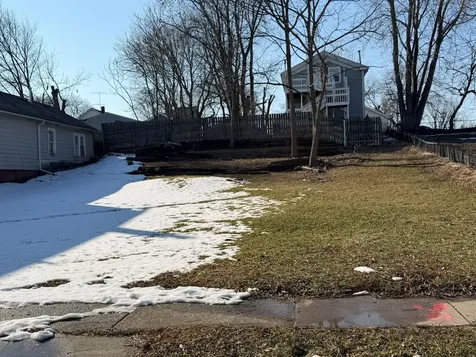 312 Oak Street Waukegan IL 60085
