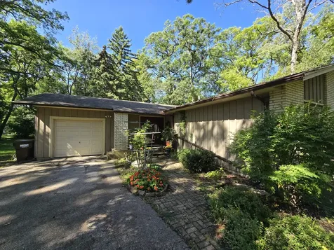 905 Hickory Road Woodstock IL 60098