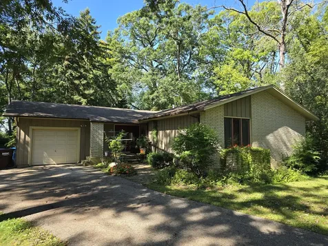 905 Hickory Road Woodstock IL 60098
