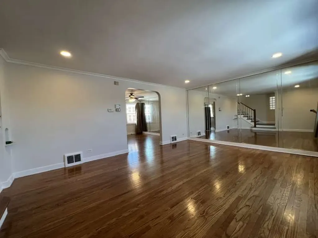 8350 South Lafayette Avenue Chicago IL 60620